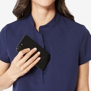 FIGS Pali Crescent Scrub Top L